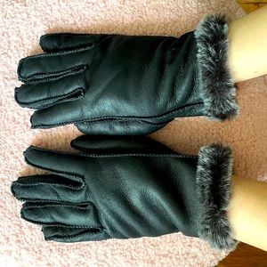 Handmade Black sheepskin gloves/gray fur.